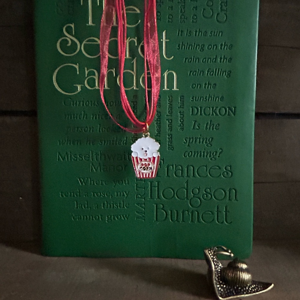 NWT Popcorn - Pupcorn necklace.
